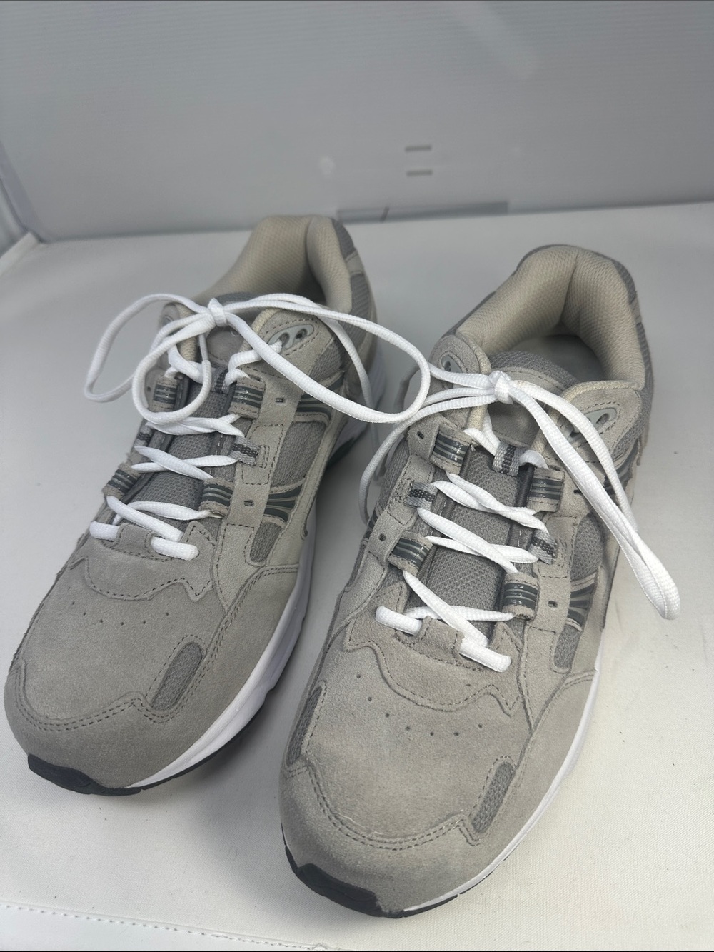 Vionic Sneakers Size 12 Wide